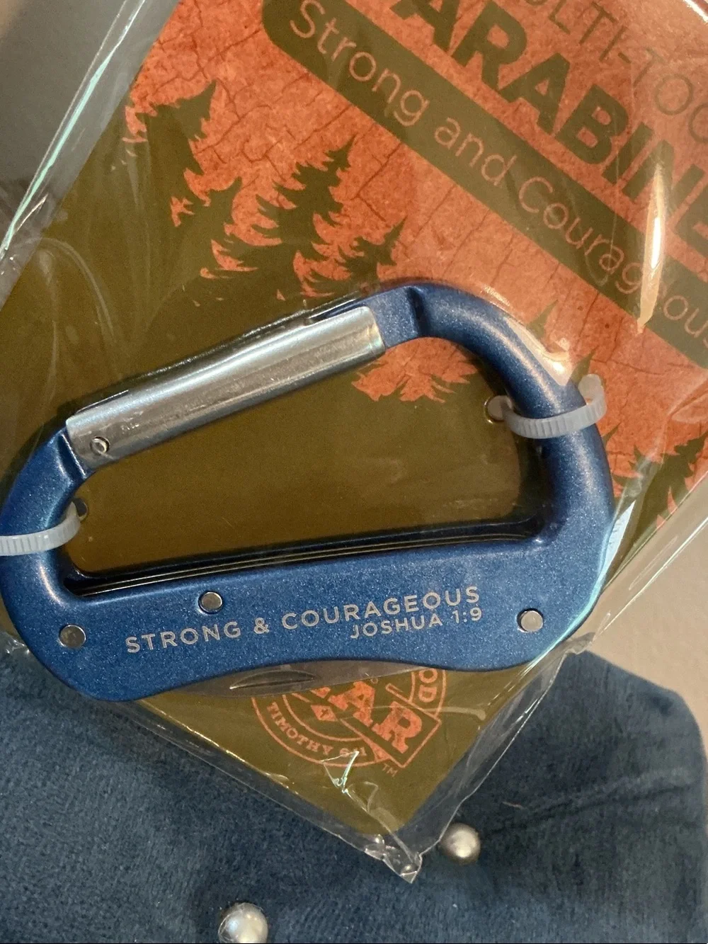 Men of God Gear Strong & Courageous Joshua 1:9 Multi-Tool Carabiner Blue NEW
